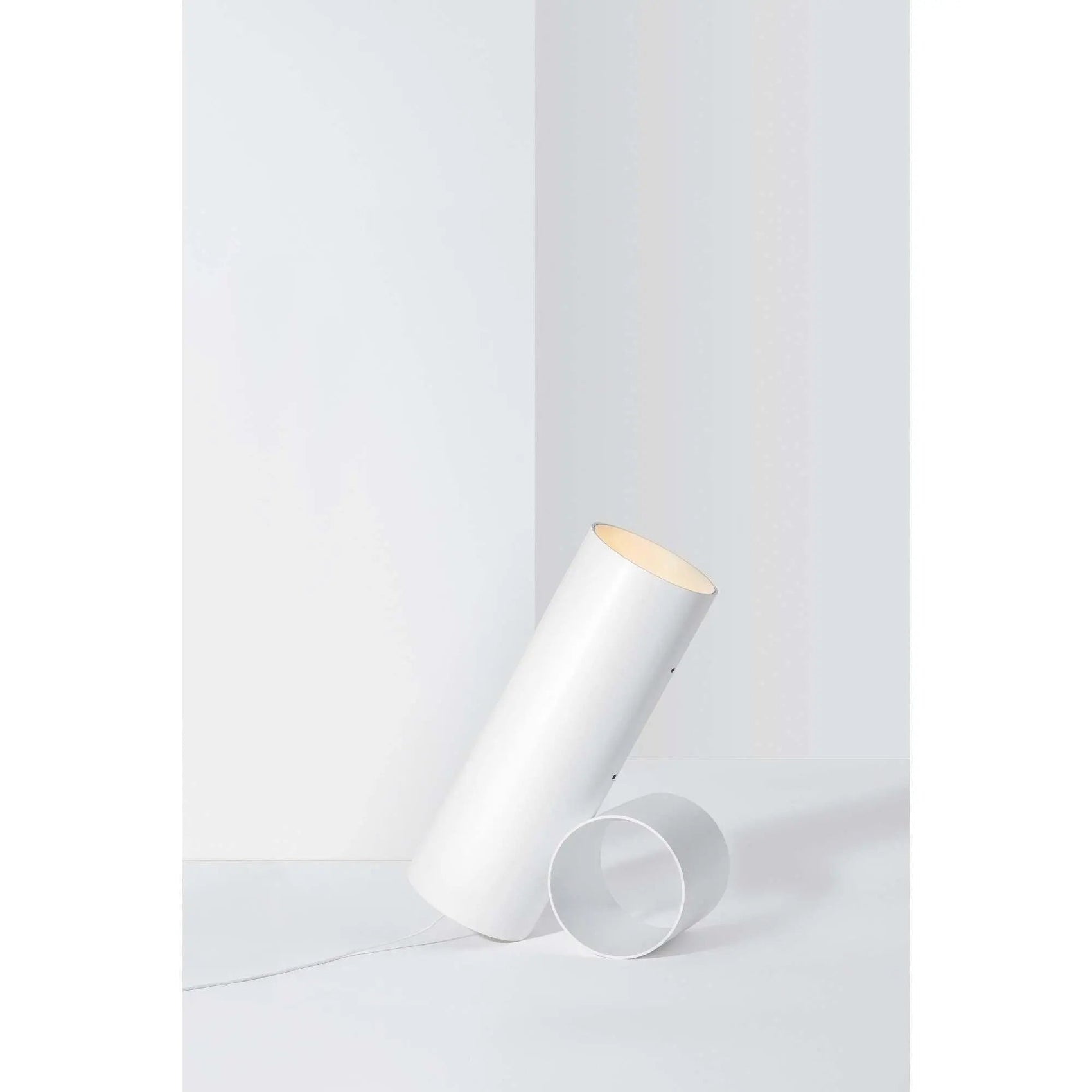 Sawaru Directional and Dimmable LEF Floor Lamp with Color Temperature Control | Flos | JANGEORGe Interior Design