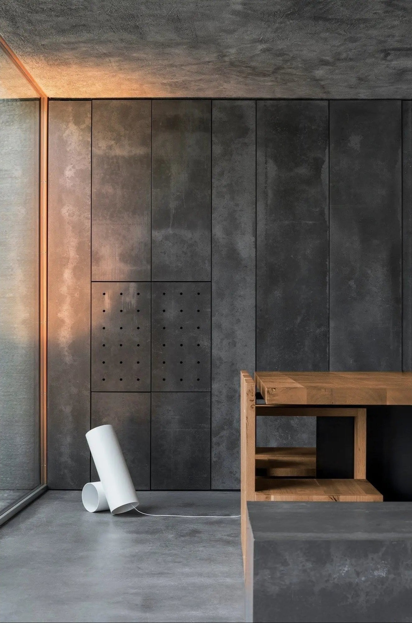 Sawaru Directional and Dimmable LEF Floor Lamp with Color Temperature Control | Flos | JANGEORGe Interior Design