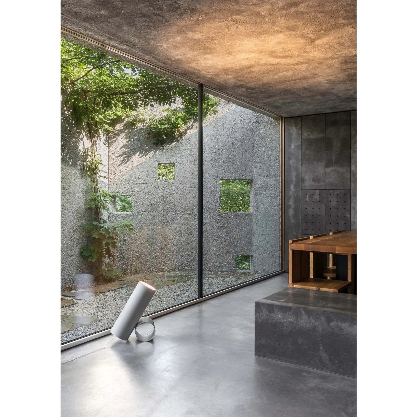 Sawaru Directional and Dimmable LEF Floor Lamp with Color Temperature Control | Flos | JANGEORGe Interior Design