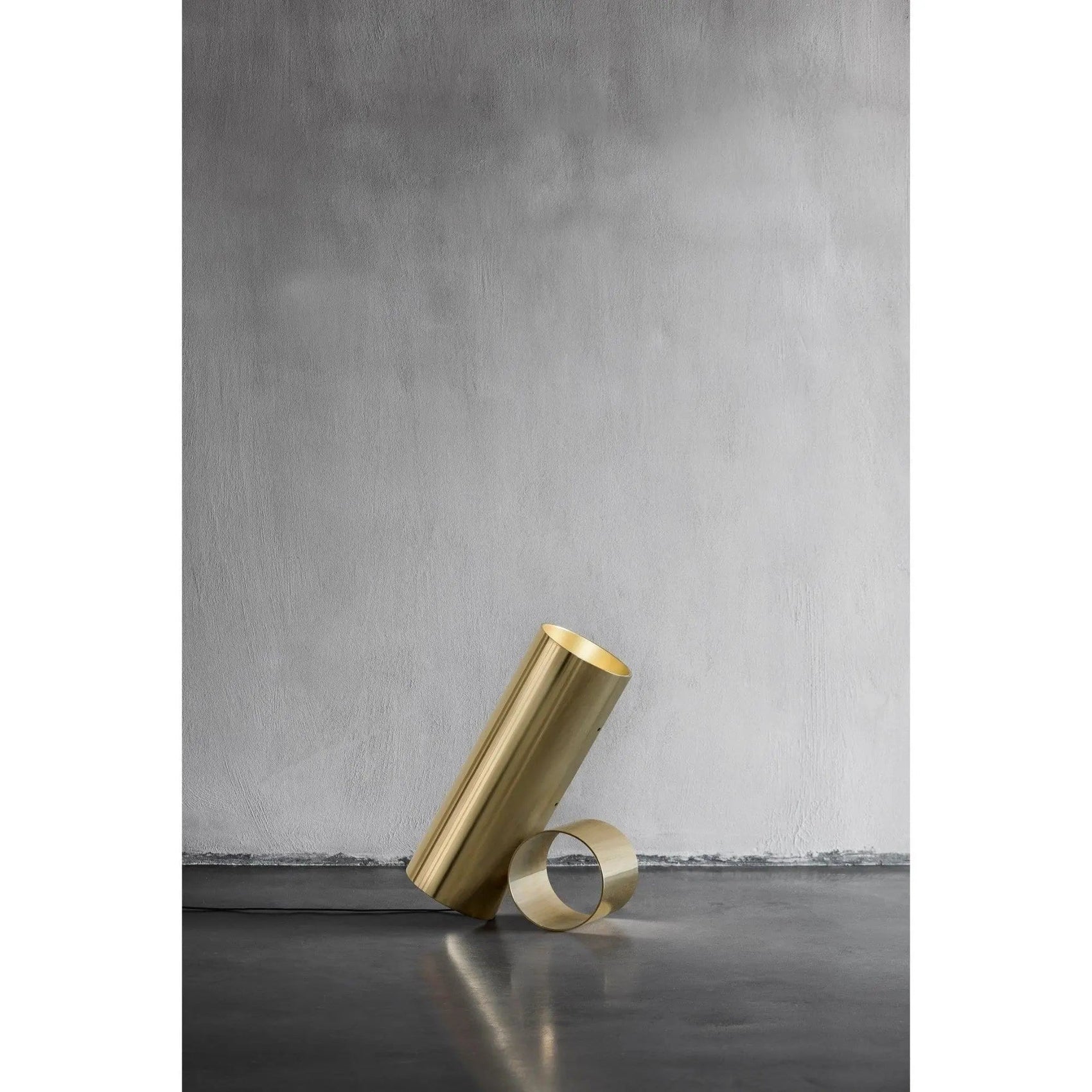 Sawaru Directional and Dimmable LEF Floor Lamp with Color Temperature Control | Flos | JANGEORGe Interior Design