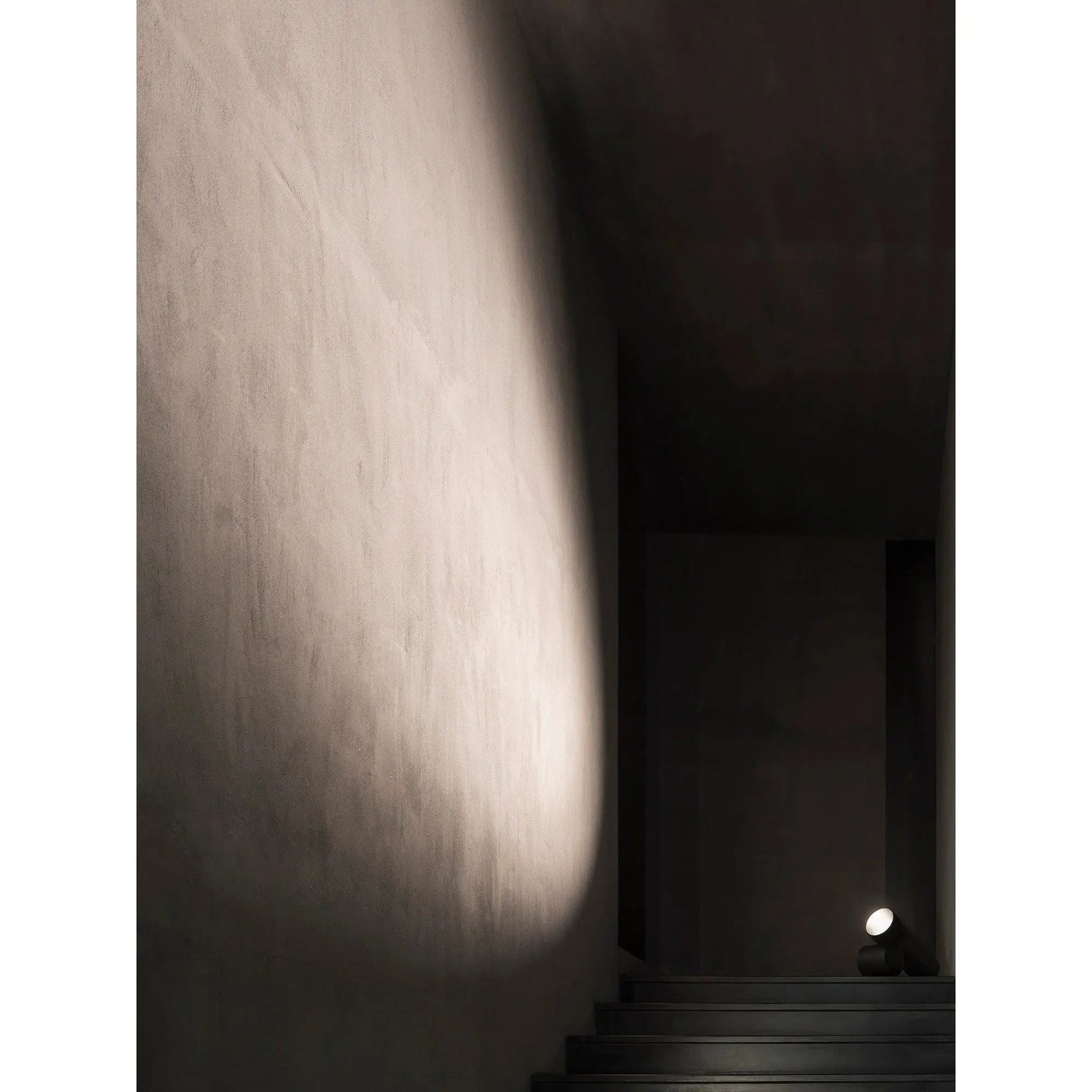 Sawaru Directional and Dimmable LEF Floor Lamp with Color Temperature Control | Flos | JANGEORGe Interior Design