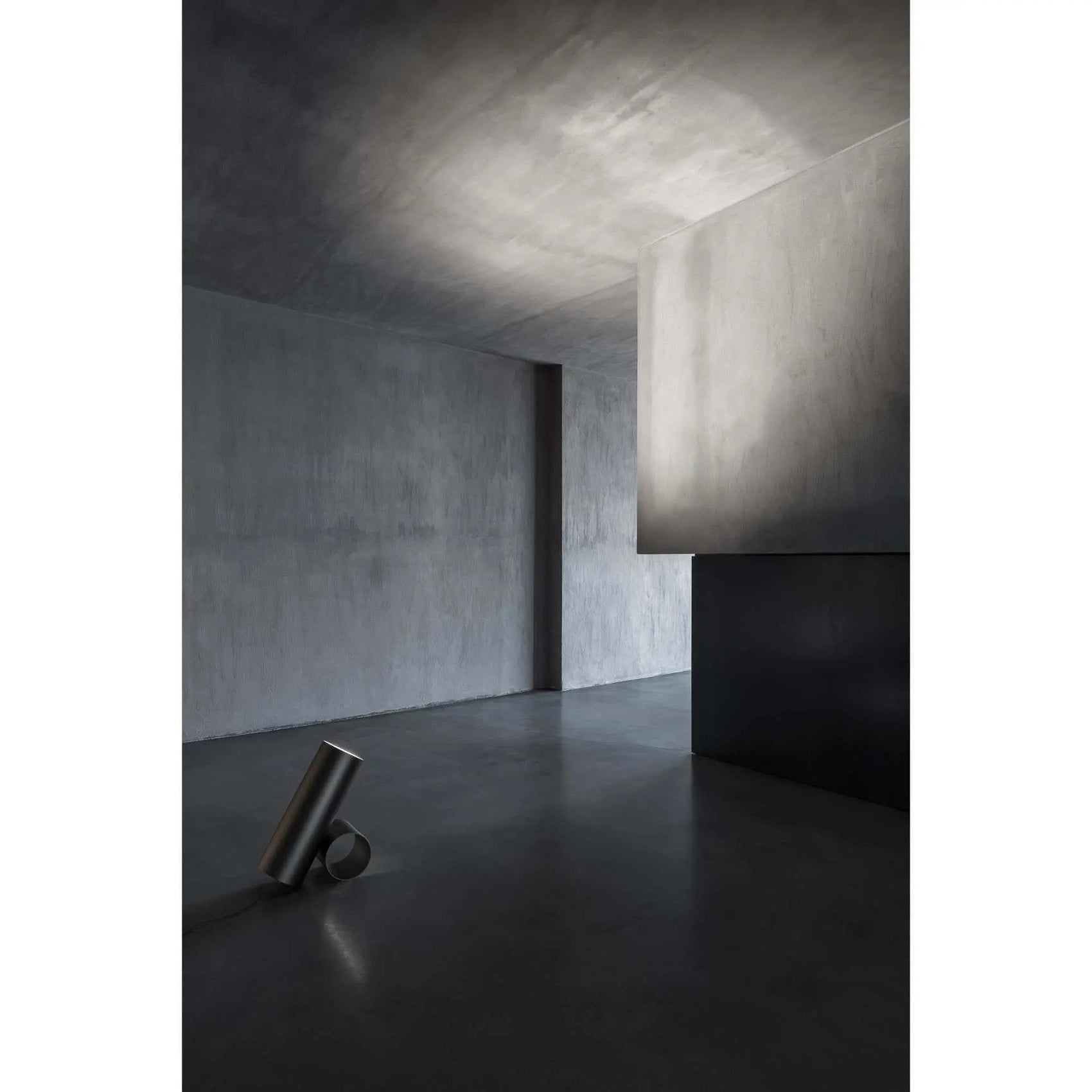 Sawaru Directional and Dimmable LEF Floor Lamp with Color Temperature Control | Flos | JANGEORGe Interior Design