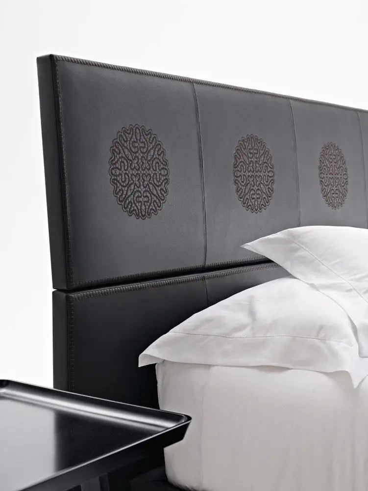 Lucrezia - Erik Bed | Maxalto | JANGEORGe Interior Design